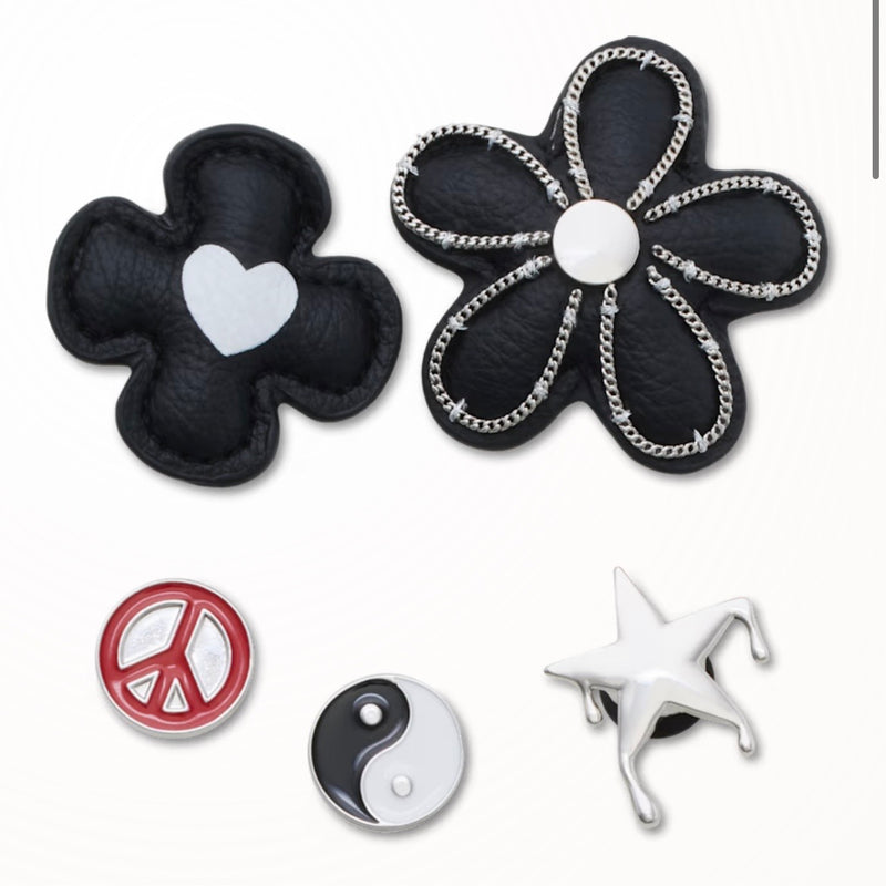 Pins Divers